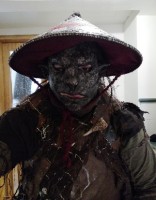 Maske.jpg (58.05 KiB) 28560 mal betrachtet Auf den Fotos ist die ausgebesserte Stelle nicht so gut zu sehen aber ich glaube auch so hab ich das recht gut hinbekommen das es kaum auffällt man sieht es nur am rechten Mundwinkel (im Bild Links) das der etwas höher gezogen ist.